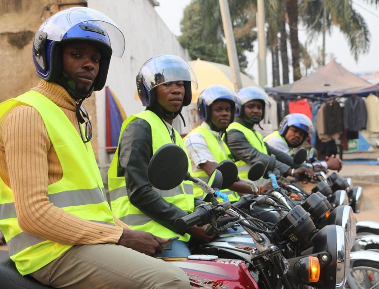 KINSHASA : l’Assemblée provinciale recommande au gouverneur Bumba l’identification de tous les chauffeurs taxis-motos (wewa) de la ville