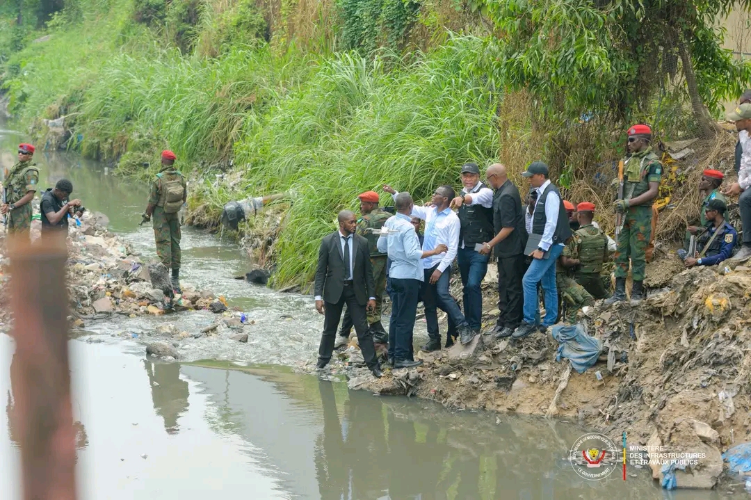 Inondations à Kinshasa : Le ministre national des ITPR annonce la démolition des constructions anarchiques