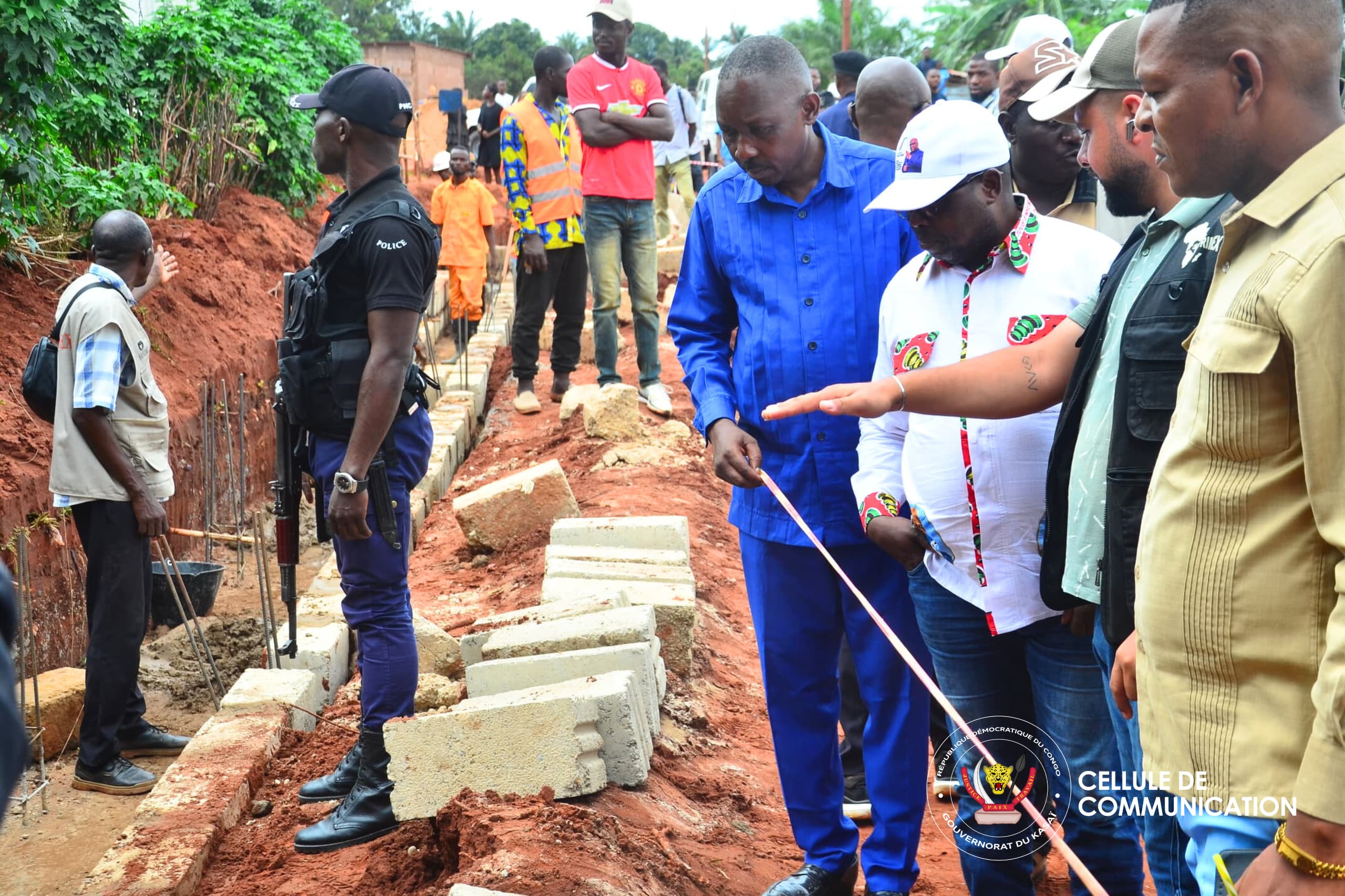 Projet 24 km au Kasaï : Le Gouverneur Crispin Mukendi salue l'avancement des travaux sur l'avenue de l'Assemblée provinciale, exécutés par Safrimex