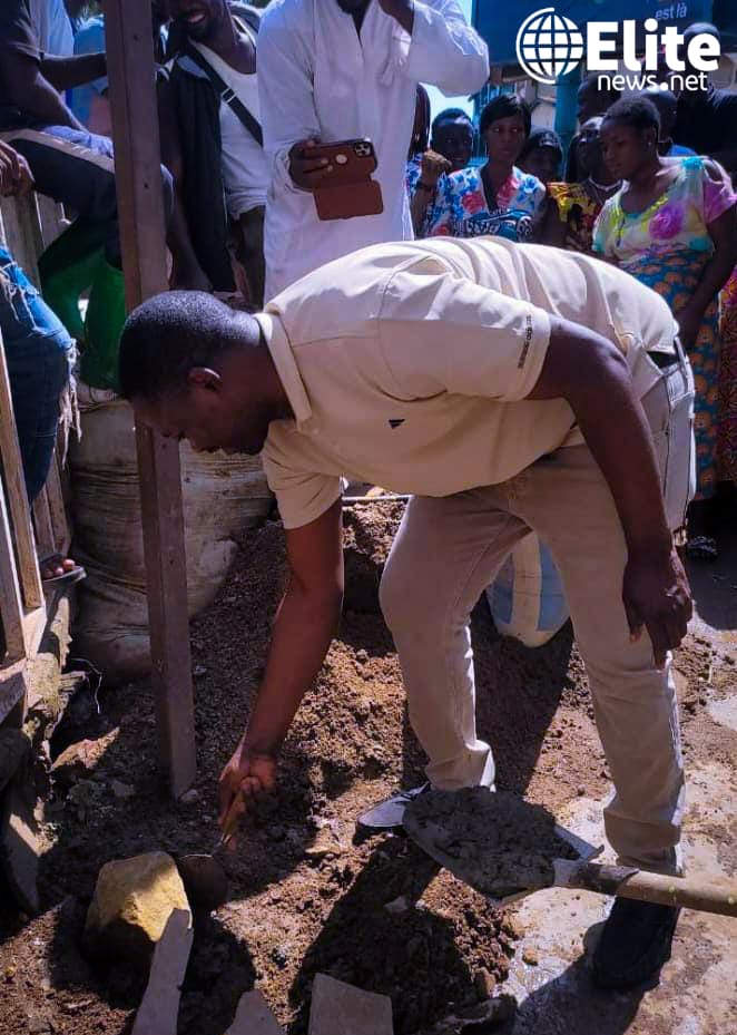 Bukavu : Me Byamungo Kazimiri Samuel Bourgmestre de la commune de Kaduku lance les travaux d'un escalier à Nkafu