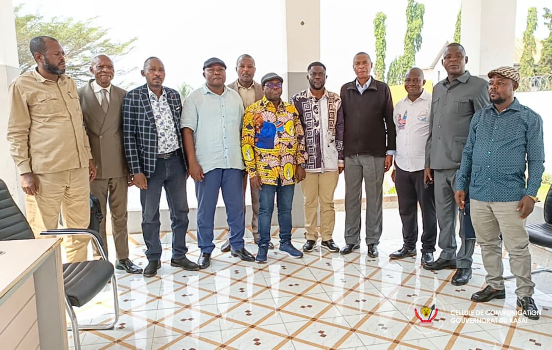Kasaï : le Gouverneur Chrispin Mukendi réconcilie les cadres de l'UDPS/Tshisekedi Fédération Kasaï 3 et appelle à l'unité derrière le chef de l'État Félix Tshisekedi