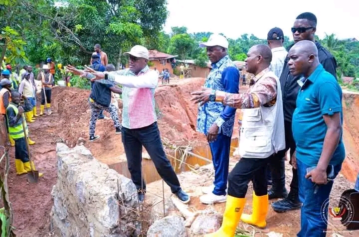 Kasaï-Central : Le gouvernement provincial salue l'avancement des travaux de lutte anti érosive sur l'avenue Kamuina Nsapu à Kamayi
