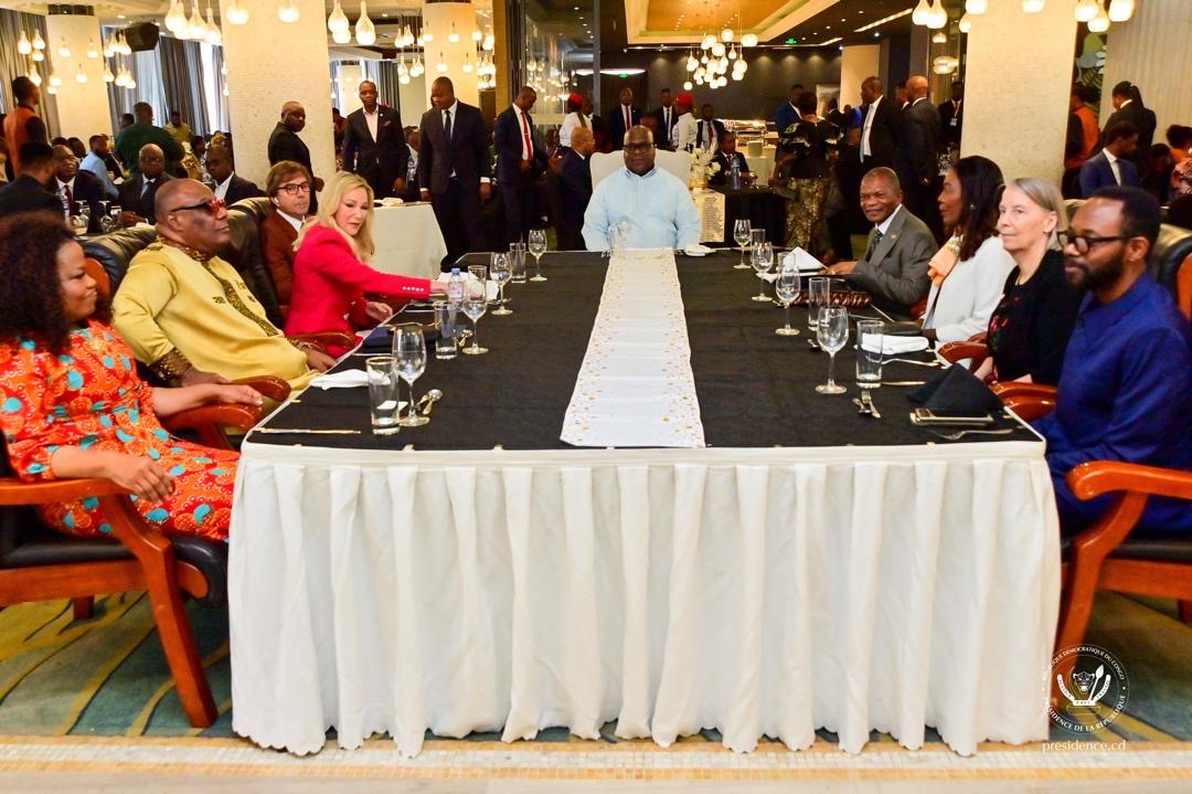 RELIGION : Tshisekedi participe à une prière spéciale dirigée par la pasteure américaine Paula White pour la paix en RDC