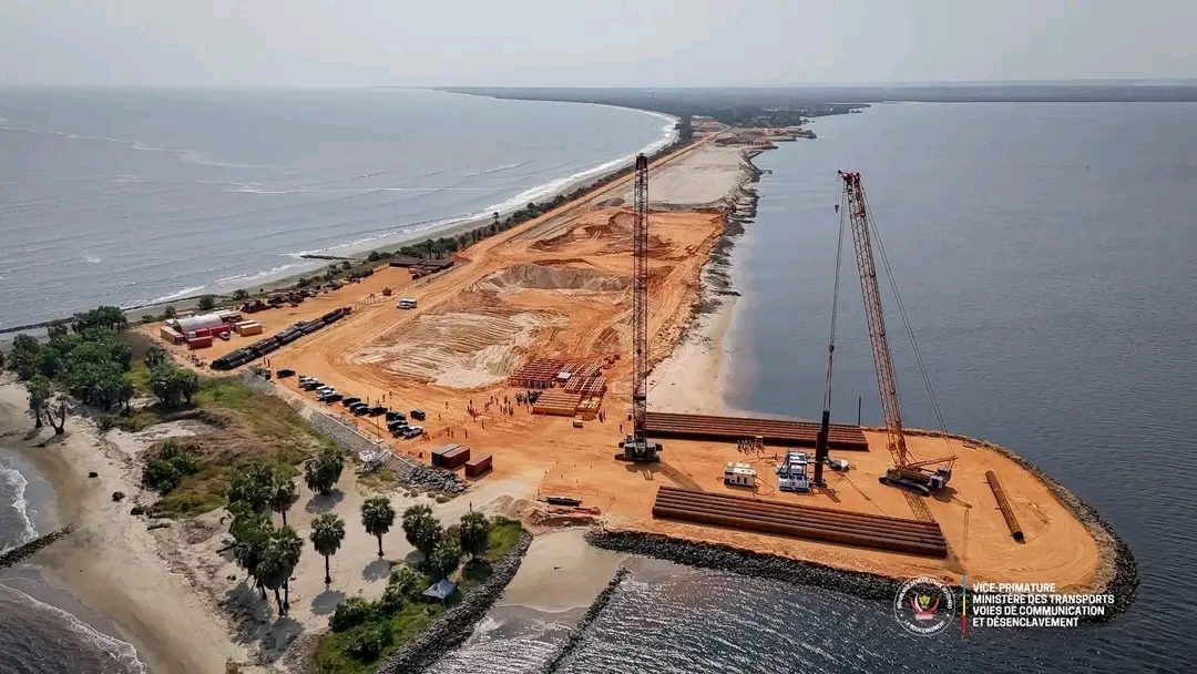 RDC : Jean-Pierre Bemba inspecte le chantier du Port en eau profonde de Banana et exige le respect des normes environnementales