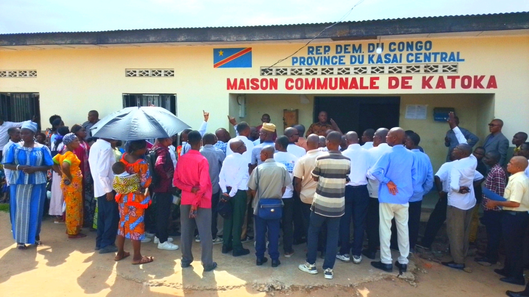 Kananga : à Katoka, le bourgmestre Junior Kapena lance une dynamique de réforme axée sur l’assainissement et la performance administrative