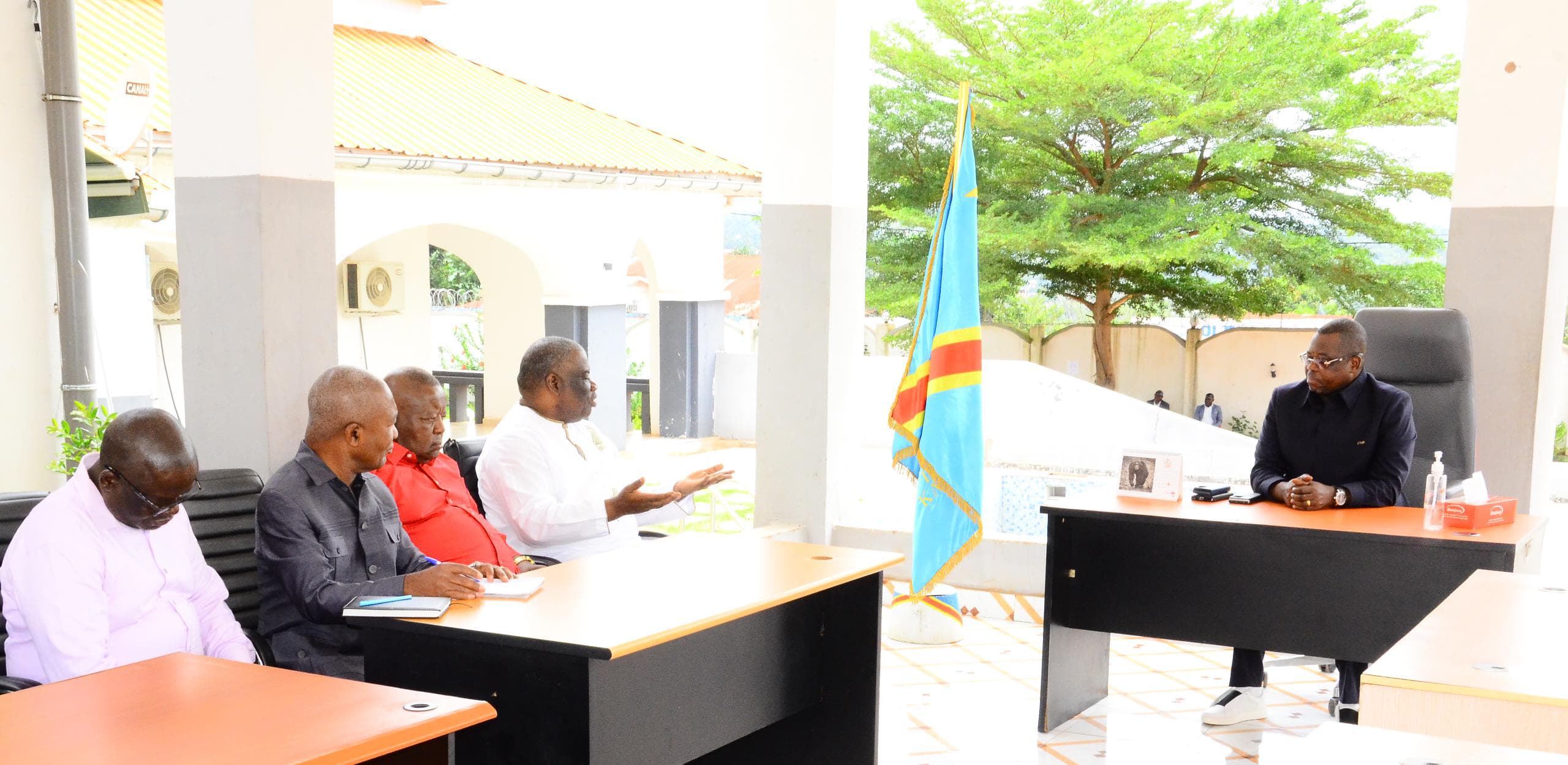 Kasaï : Routes et désenclavement au coeur des échanges entre Crispin Mukendi et le PCA de l'Office des routes en mission à Tshikapa