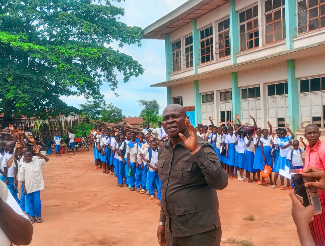 Tshuapa : Un préfet suspendu pour non- maîtrise de serment du citoyen par les élèves