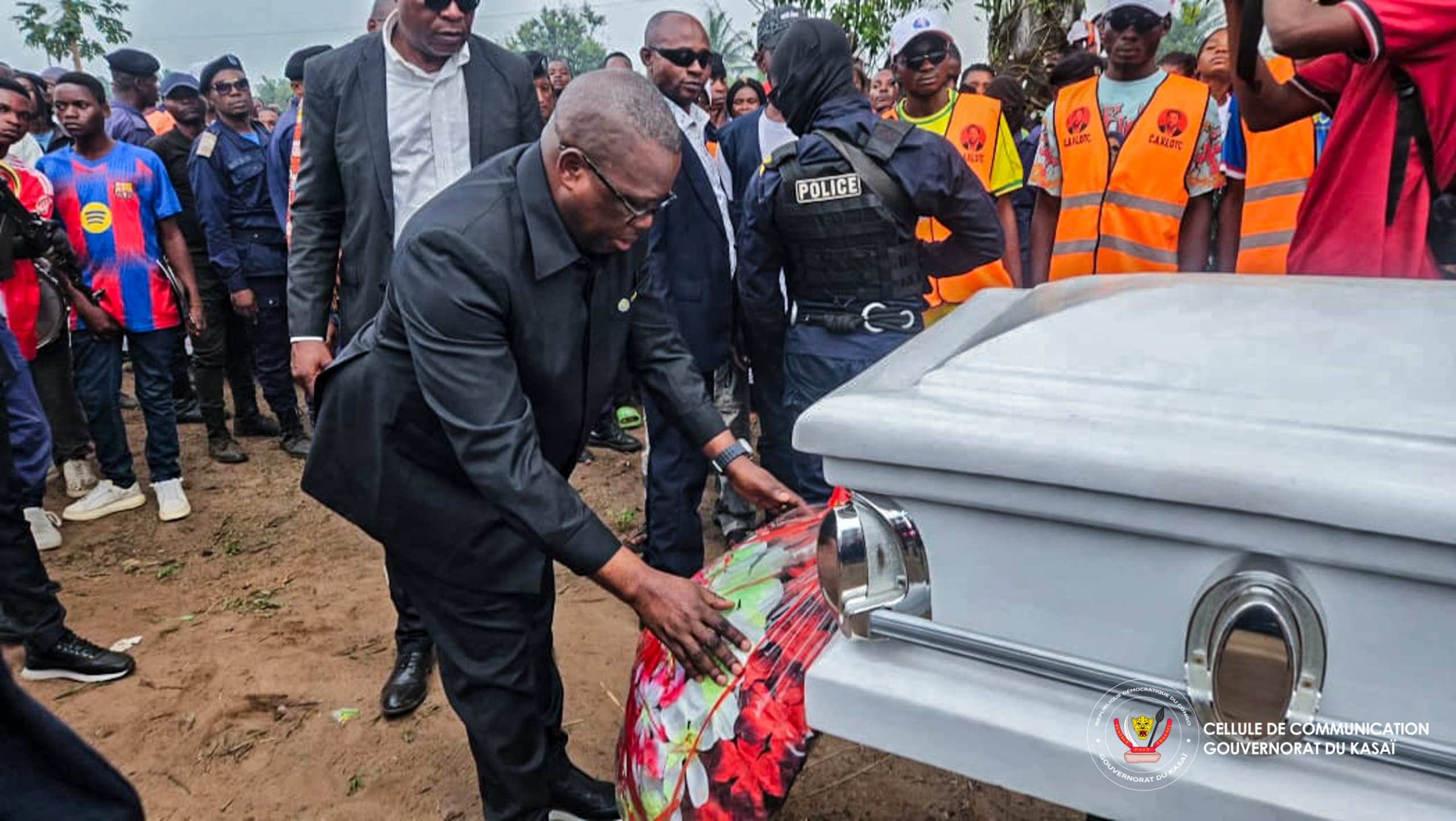 Kasaï : le Gouverneur Crispin Mukendi rend hommage à Théodore Kazadi Nzambi, père du vice-ministre Théodore Kazadi