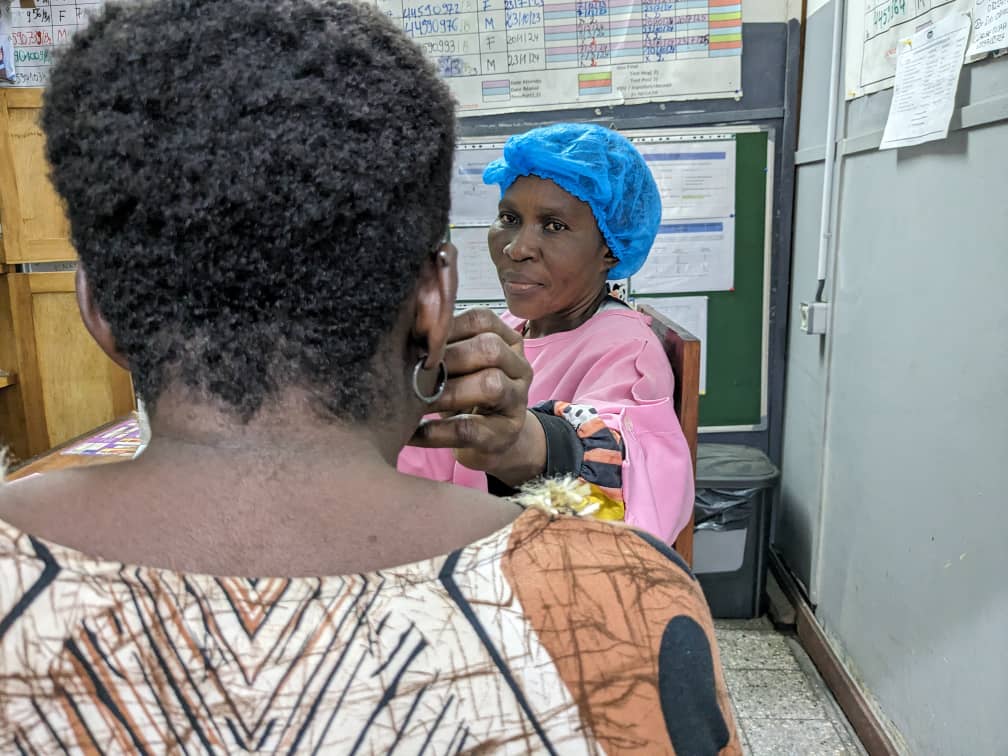 Kinshasa : MSF se retire de Biyela après 5 ans de lutte contre le VIH et la tuberculose et remet les services à l’État