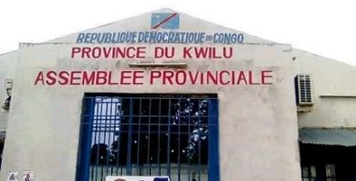 Kwilu : l’Assemblée provinciale exige l’annulation de l’interdiction des cimetières et morgues privés à Bandundu