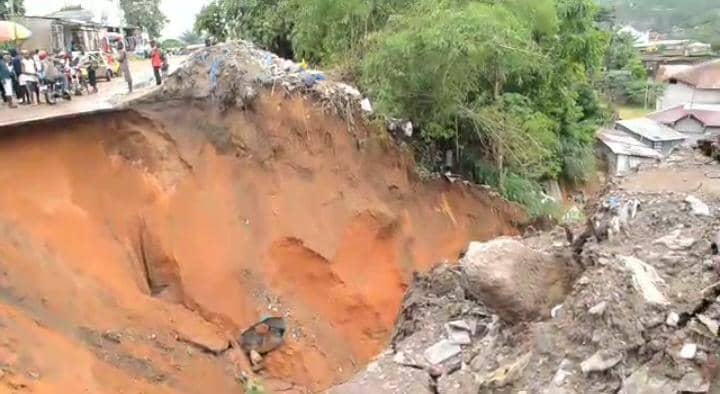 Kinshasa : Une femme perd sa vie suite  aux décombres de la pluie diluvienne et les routes endommagées à Mont-Ngafula