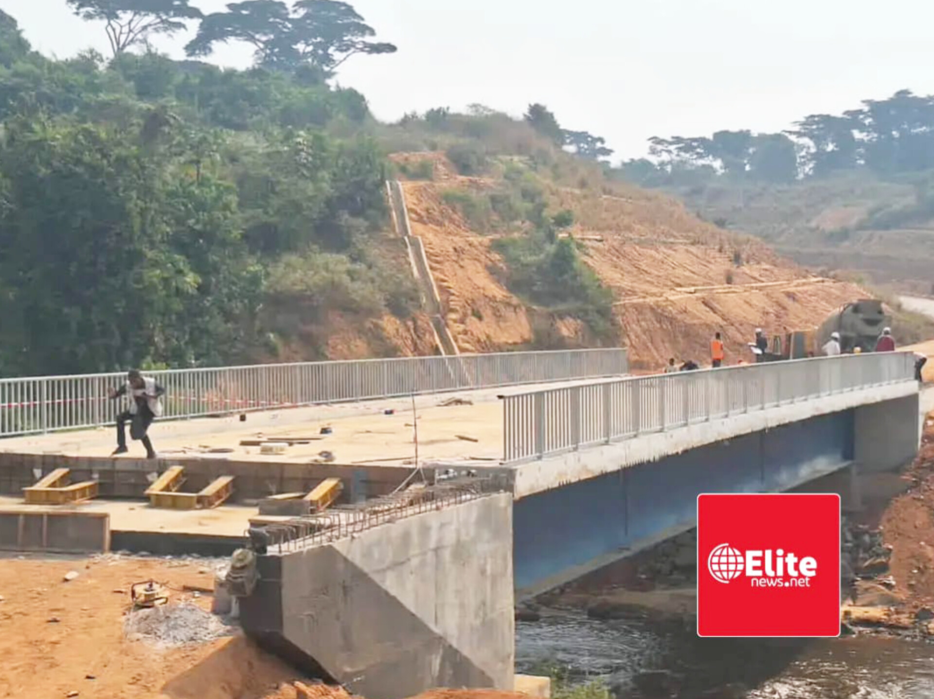 RN1 : le pont Kaluebo entre le Kasaï et Kasaï-central franchit une nouvelle étape de sa construction