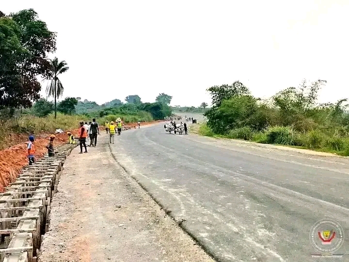 Route Kananga–Kalamba Mbuji : 50 km déjà revêtus, les 180 km restants ouverts jusqu’à la frontière angolaise