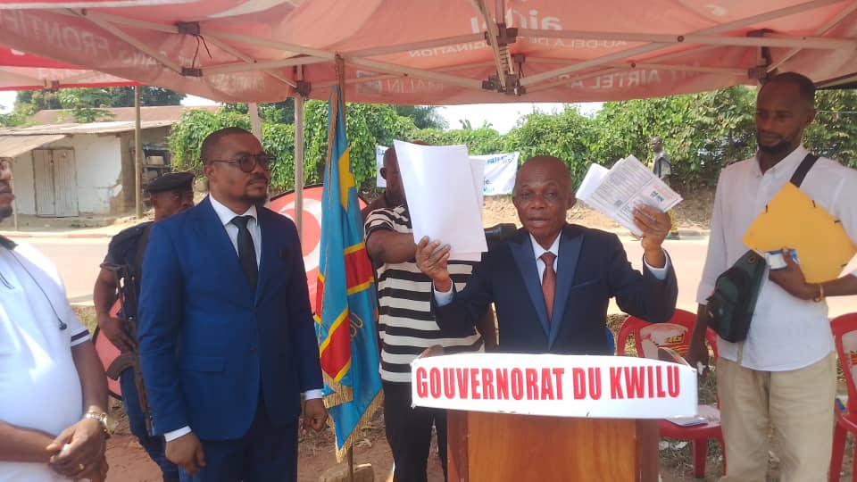 Kwilu : le ministre provincial des Finances Blanchard Malutama lance la campagne de vente des vignettes et patentes commerciales pour l’exercice fiscal 2026