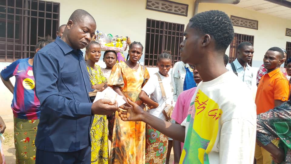 Kasaï 1 : Lutte contre les frais illégaux aux examens d’État, l’IPP Cyprien Yoka fait restituer 2,6 millions FC aux finalistes de l’Institut Mukanya