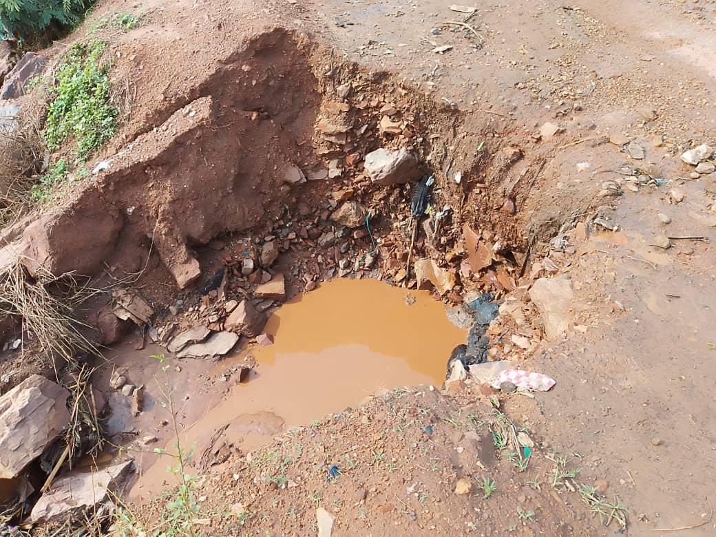 Haut-Lomami : la société civile alerte sur les têtes d'érosion qui menacent de couper en deux la RN1 à Luena