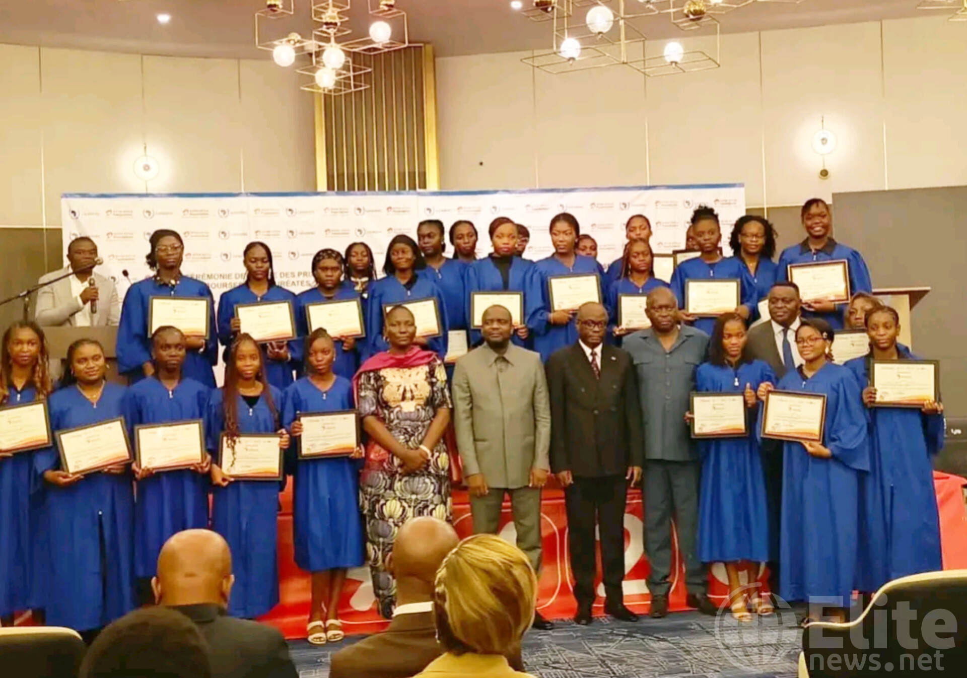 EDU-NC : Théodore Kazadi remet 50 bourses aux lauréates du concours « Les mathématiques au féminin »