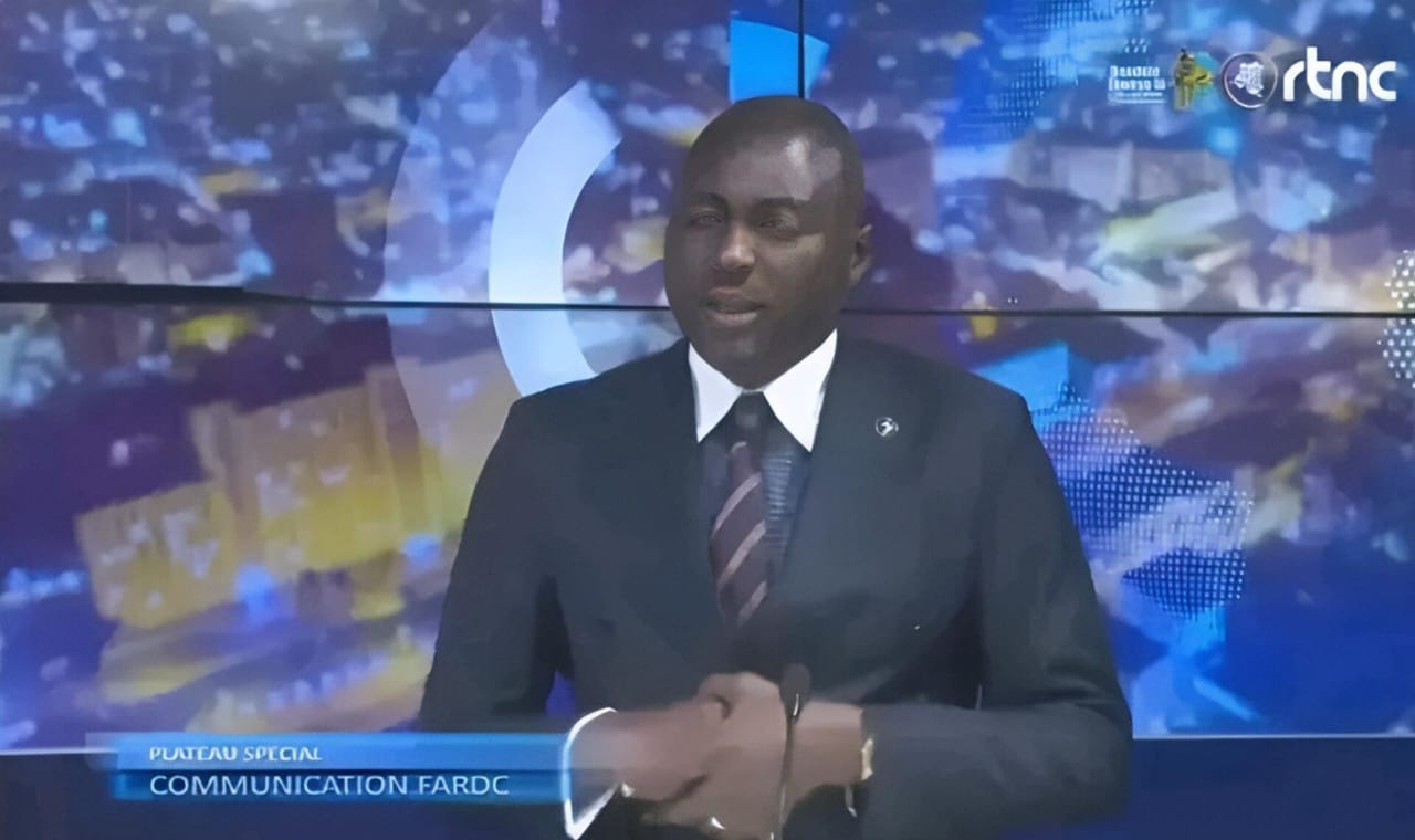 Médias : le directeur des Informations de la RTNC TV Oscar Mbal suspendu après la diffusion de propos du général Sylvain Ekenge contre les Tutsi