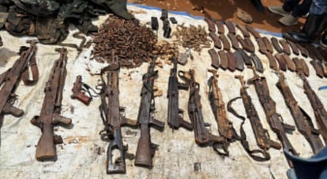 Ituri : Une nouvelle cache d’armes découverte à Mabanga lors d’une opération militaire