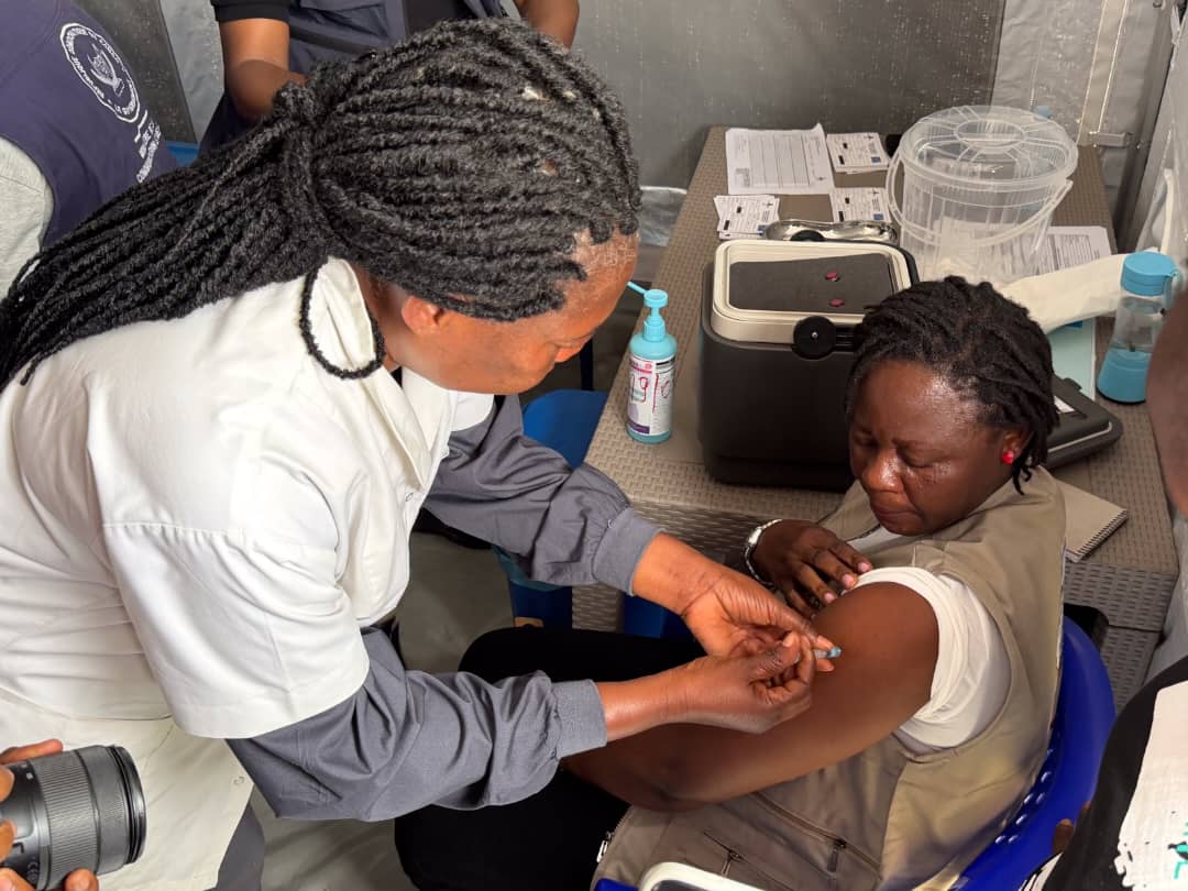 Ebola : MSF soutient/pilote une vaste étude sur la vaccination des soignants de première ligne