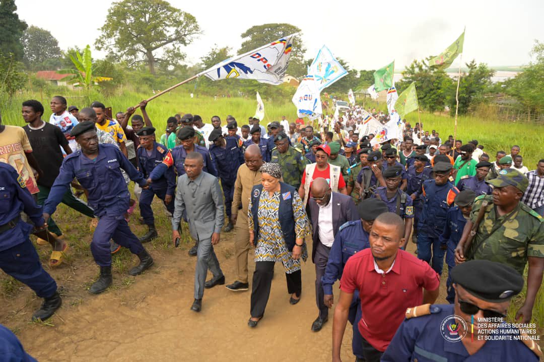 Maï-Ndombe : Ève Bazaiba Masudi en mission humanitaire à Mushie au chevet de plus de 400 familles sinistrées
