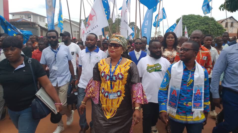 Kwilu : Madame Yvette Angusi secrétaire générale adjointe de FIDEC en mission politique à Bandundu
