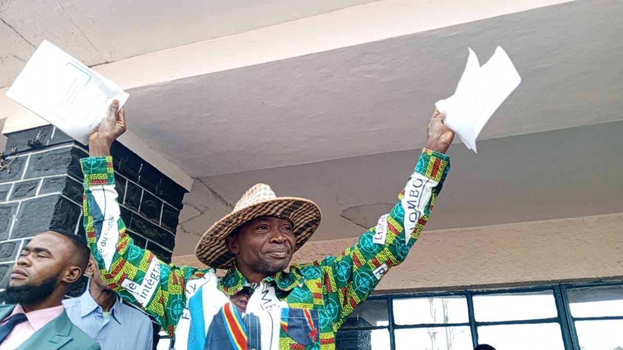 Tshikapa : Après avoir déchiré une copie de la Constitution, le maire Faustin Lumu Luabu face à une vive controverse politique